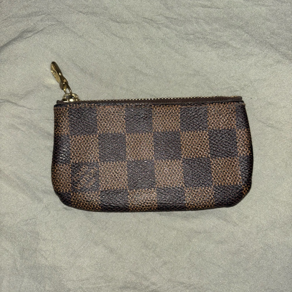 Louis Vuitton
Damier Ebene Key Pouch